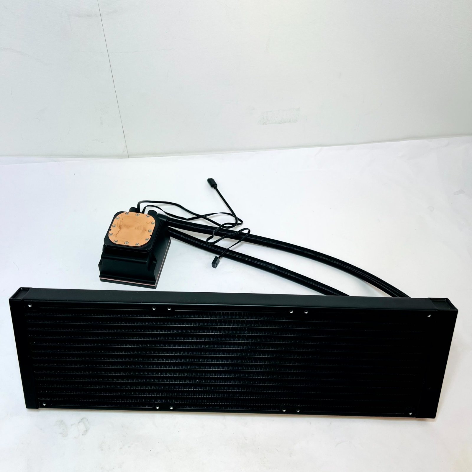 Thermaltake MAGFloe 420 Ultra ARGB Sync 420mm AIO Liquid CPU Cooler - Photo 4