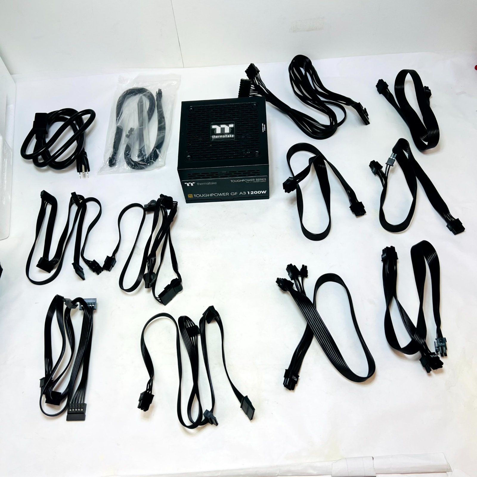 Thermaltake Toughpower GF A3 1200W 80+ Gold Fully Modular PSU - Photo 2