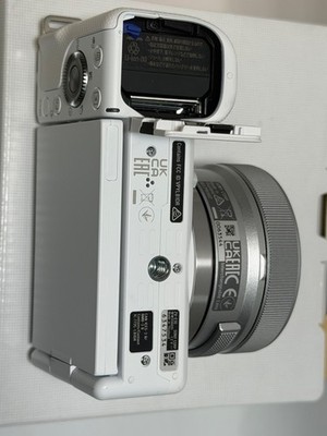 Sony ZV-E10 Mirrorless Camera with 16-50mm f/3.5-5.6 OSS II Lens Kit - White/WQ - Photo 7